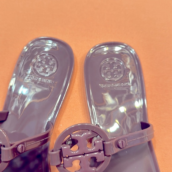 New Tory Burch Sandals. Purple. Size 7M. - Picture 2 of 5